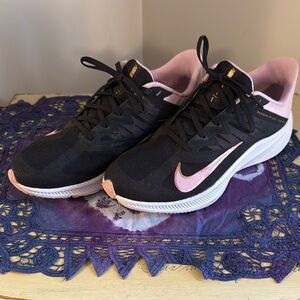 Nike Women's Black and Pink Running Shoes